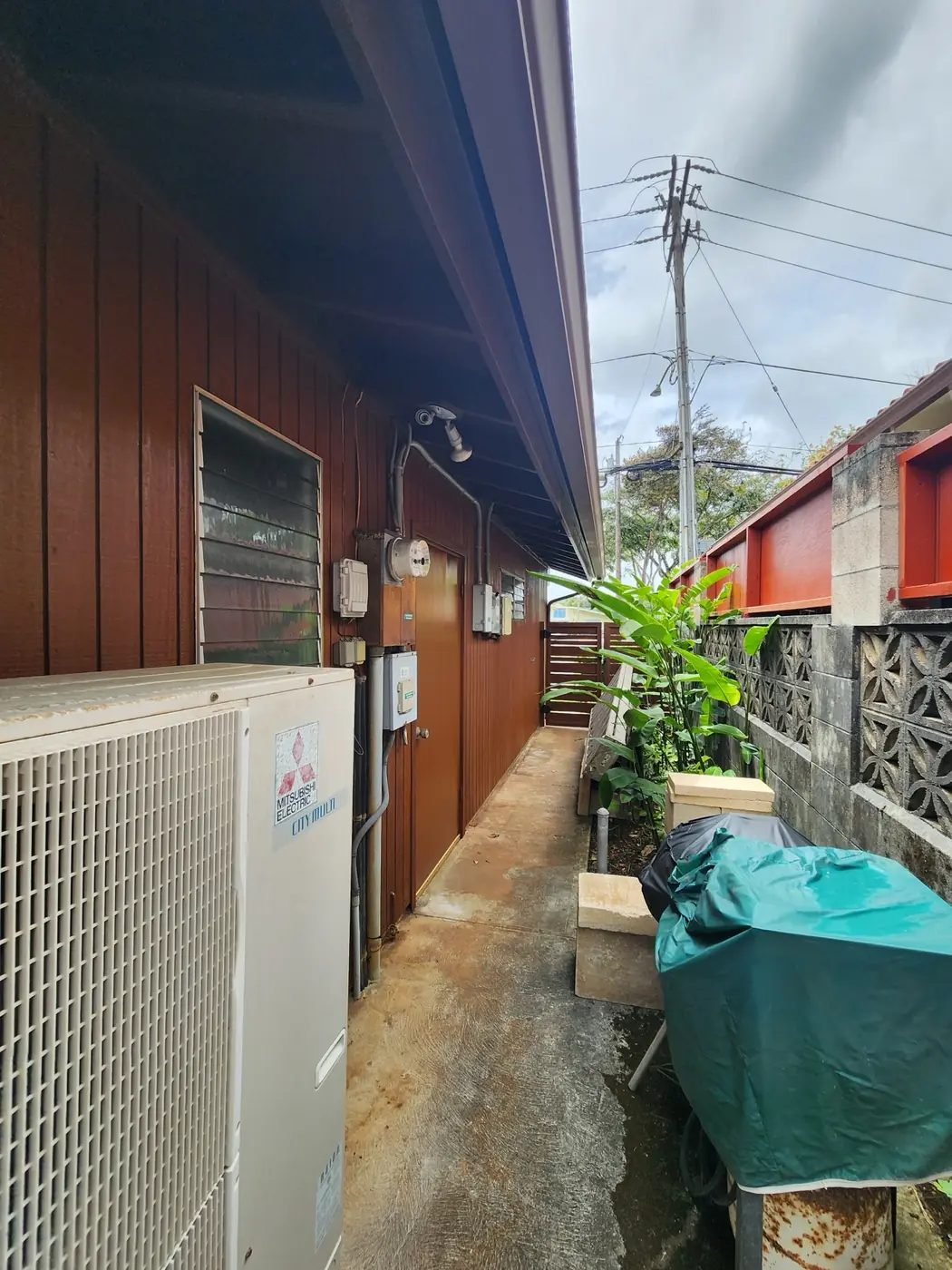 Exterior stain detail: corner board and siding intersection finished, no lap marks