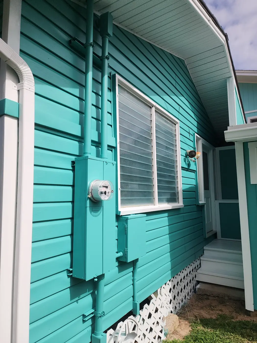 Kailua exterior: looking up at the gable and finished trim line